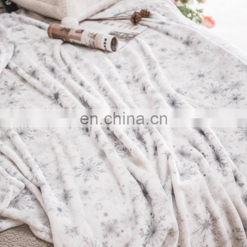 100%Polyester Super Soft Coral Fleece Snowflake Printed Plush Throw Blanket