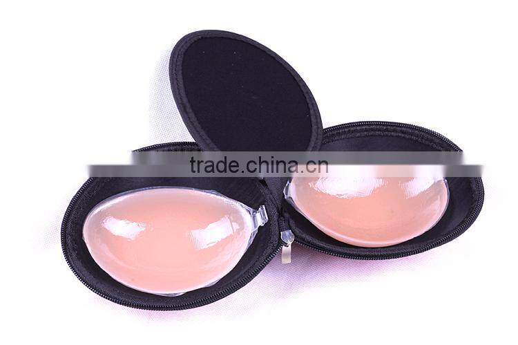 Convenient travelling leopard print underwear storage bag