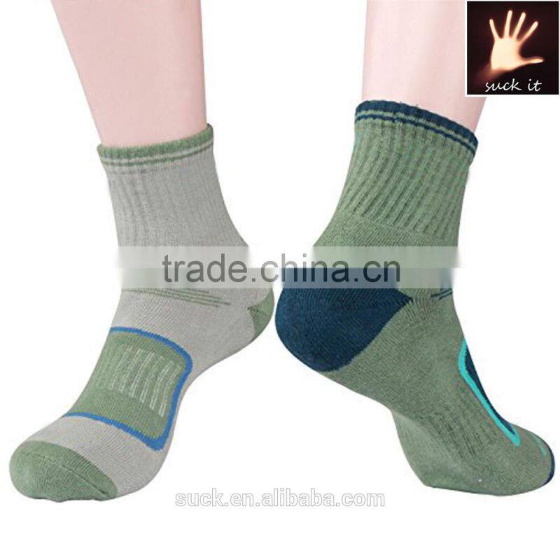 2015 custom professional hiking socks breathable moisture wicking socks for Outdoor sports