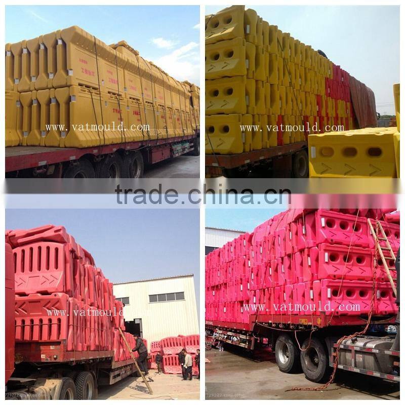China Alibaba Water filled road safety barrier,plastic road barrier blow mould