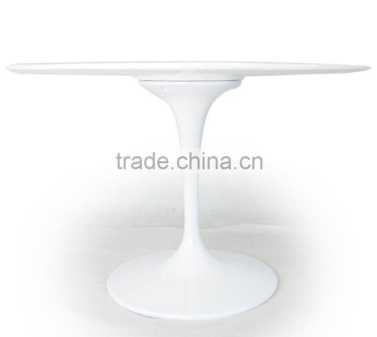 White Eero Saarinen Fiberglass Saarinen Tulip Table replica
