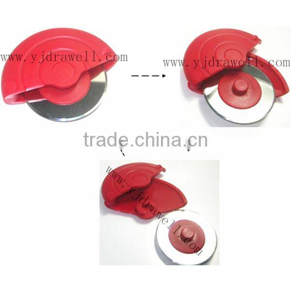 KA-4327 2.6" Diameter Blade stainless steel pizza cutter