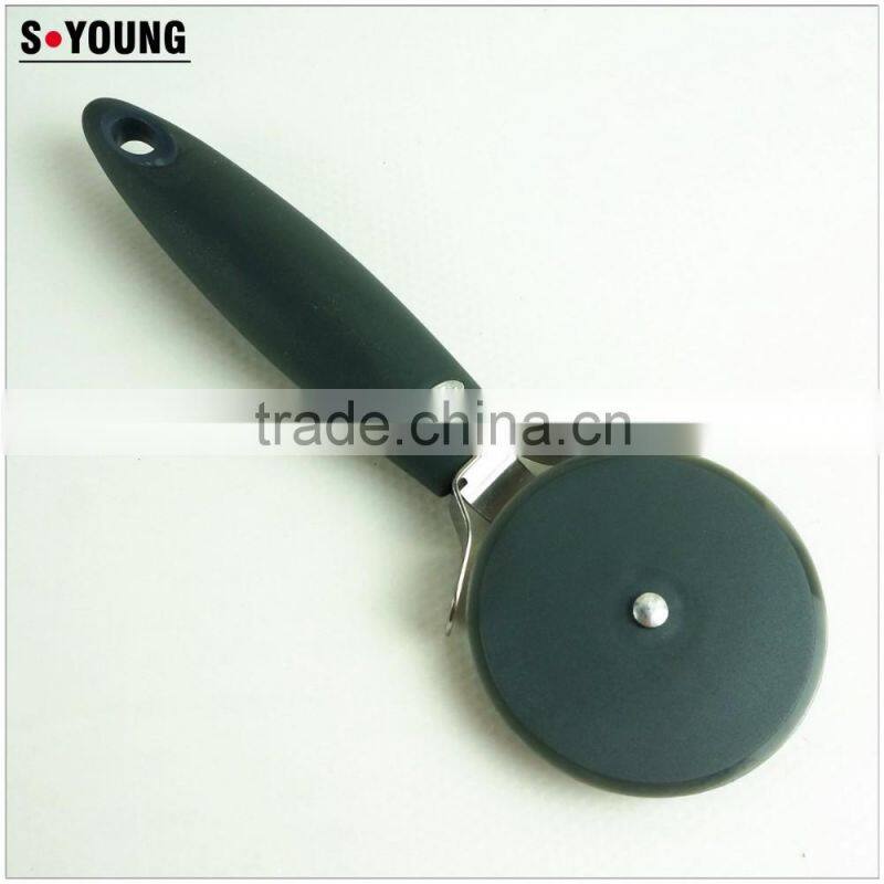 32065 Kitchen gadget kitchen tool round pizza cutter