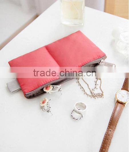 Cylindrical bundle mouth portable nylon cosmetic bag