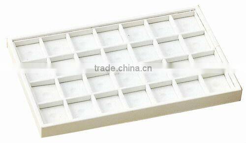 Jewelry packaging display with velvet pads insert