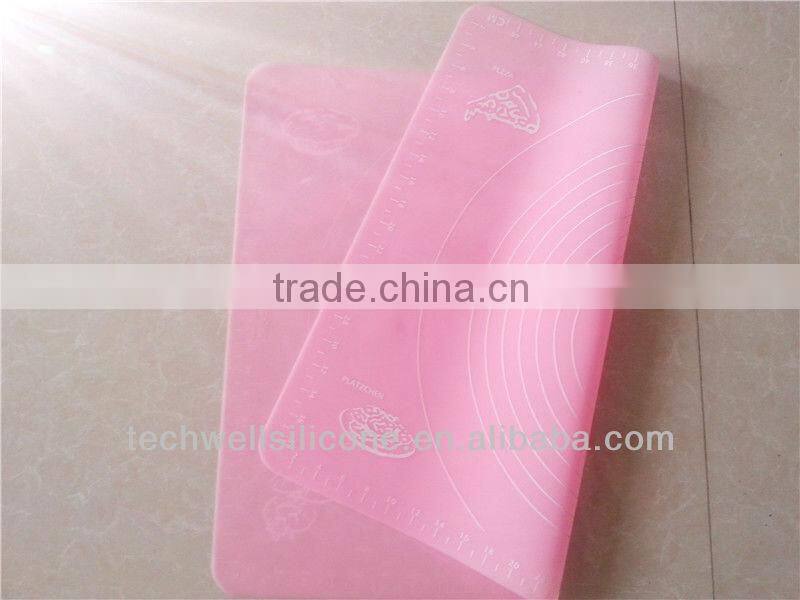 Multifunctional silicone mat for cake decoration