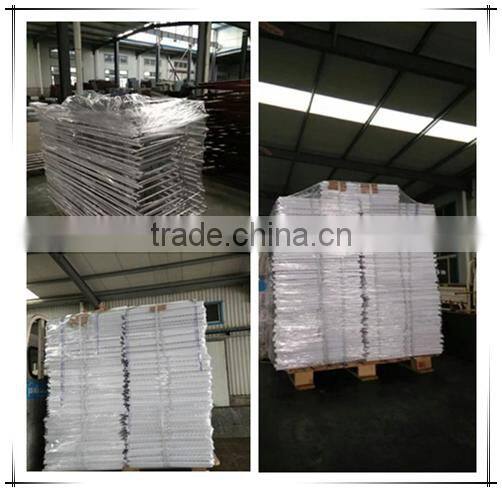 Plastic flat mesh for poultry