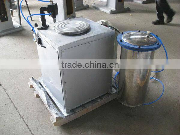 Semi-automatic glue injection machine for pail can lid
