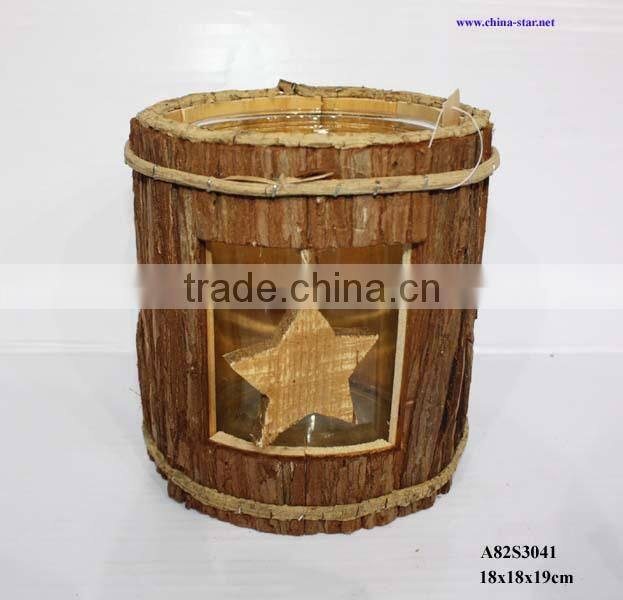 xmas wood lantern with tree hole