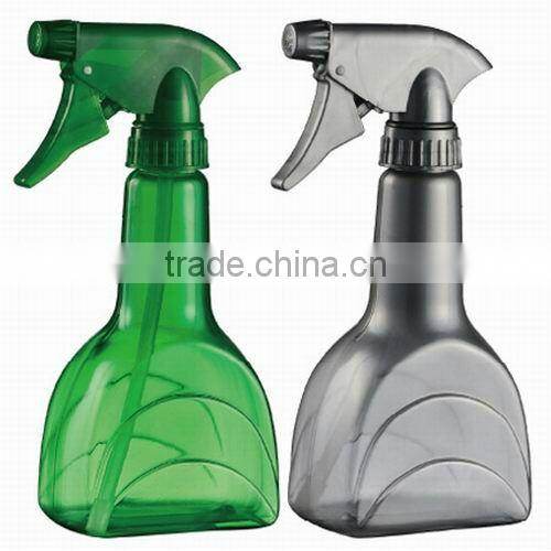 Plastic trigger spray bottle