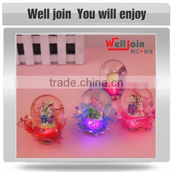 Flash romantic couples glass ball crystal ball