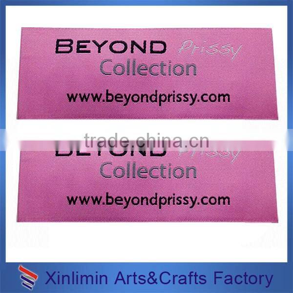 High quality low MOQ woven charm clothing label