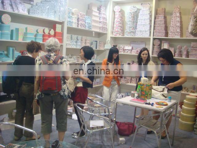 packing eminent printed suitcase