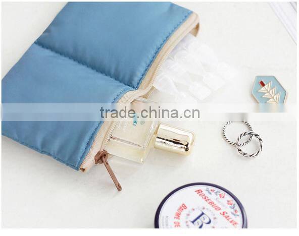 Cylindrical bundle mouth portable nylon cosmetic bag