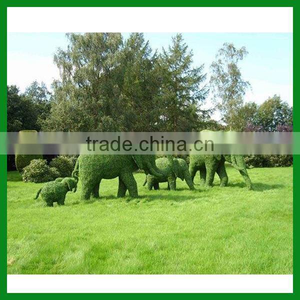 Outdoor grass animal sculpture for decor