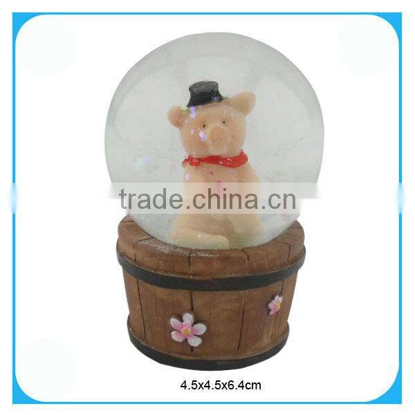 Resin gift glass water globe pig shaped