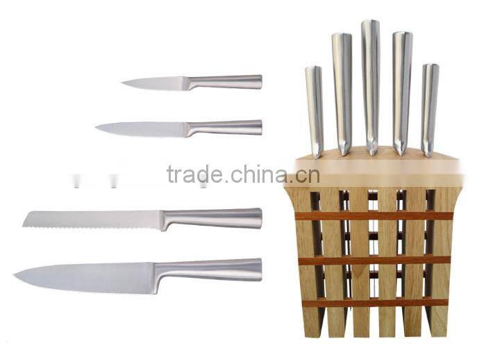 5-Pieces Knife set: 5 knives + wooden knife block.