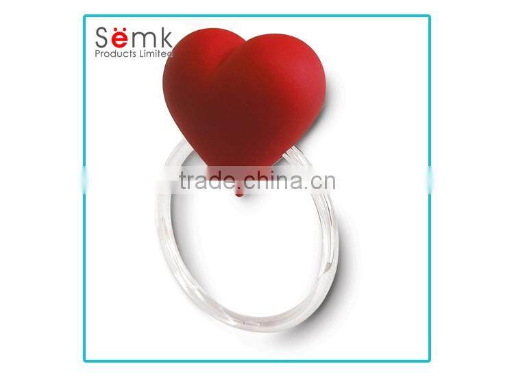 Novelty heart shaped towel hangers and racks popular in bathroom