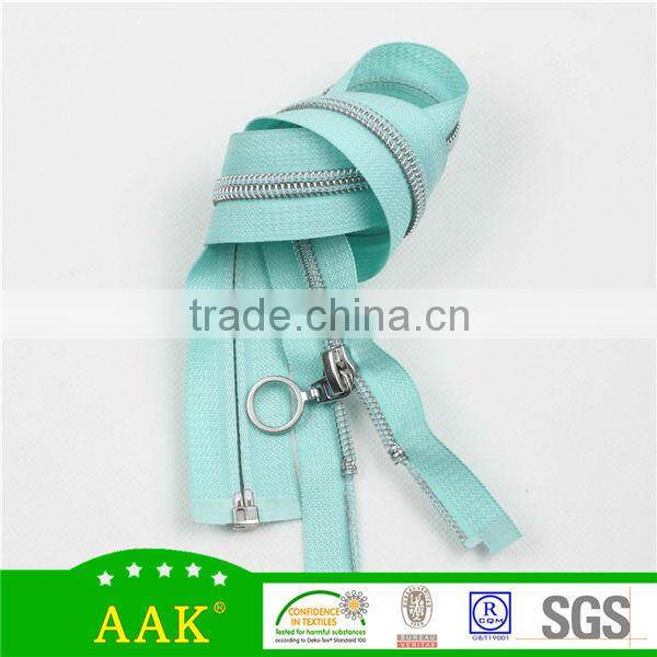 #5 Auto lock nylon zipper slider with regular puller