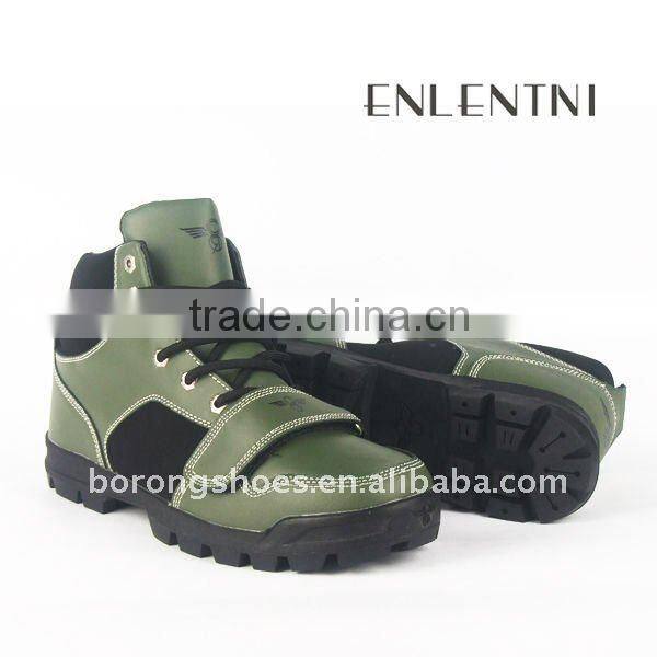 Durable outsole leather men woodland safety shoes