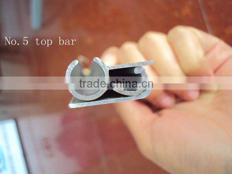 Economic retractable standing roll up banner stand