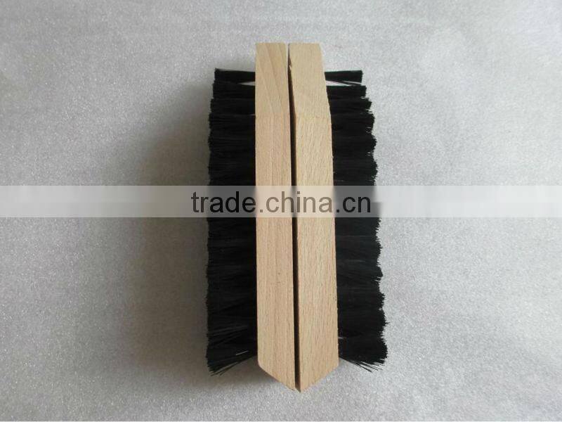 Good quality wooden handle, horse hair shoe brush (IB510044)