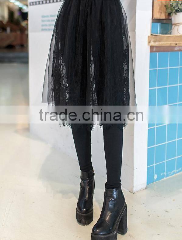 The fashion leisure trousers skirt lace yarn