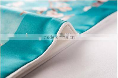 Chinese Style Flower-And-Bird Printed Polyester Table Runner