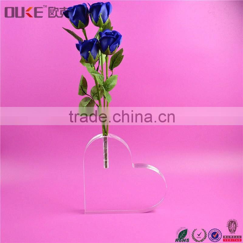 fashion design heart shaped clear acrylic vase
