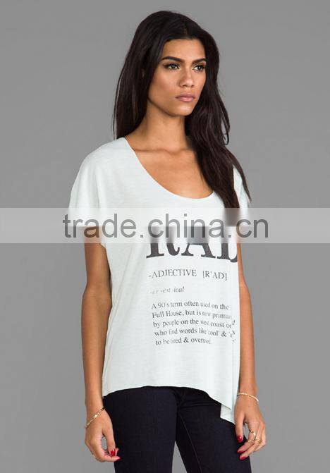 Side seam slit wording printed t-shirt