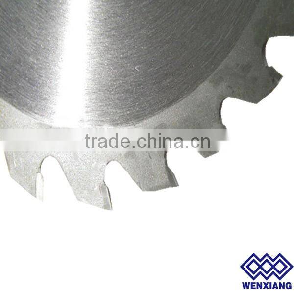circular saw blade cutting metal/wood
