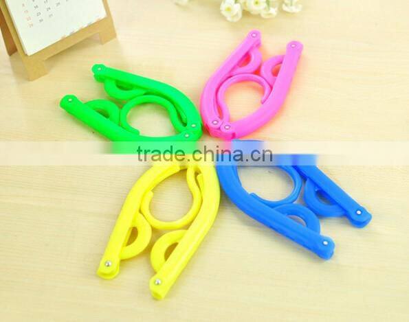 New Non Slip Hanger Portable Travel Plastic Shirt Clothing Holder Folding