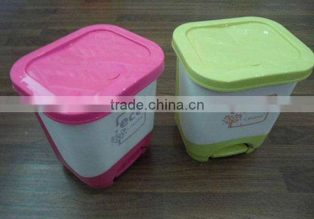 10L plastic trash can with foot pedal