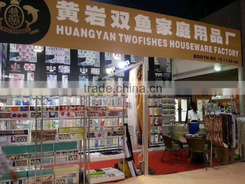 red square geometry pattern plastic bathroom accessories sets