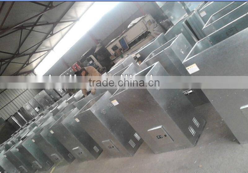 fish food into pond//0086-15838061756