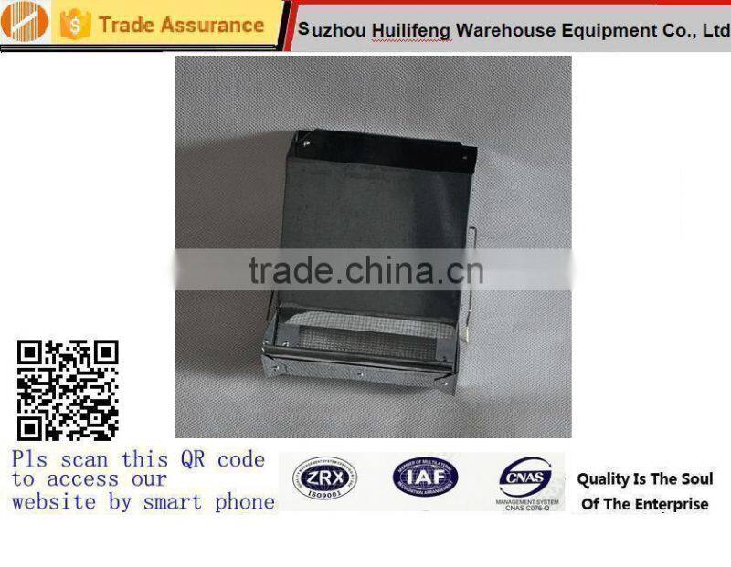 well-sized metal hay manger for rabbit