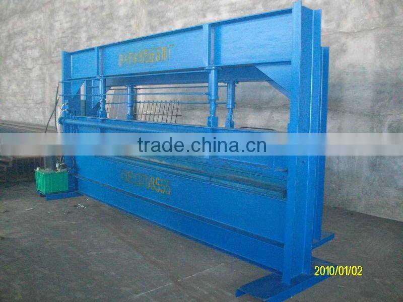 Hydraulic bending machine