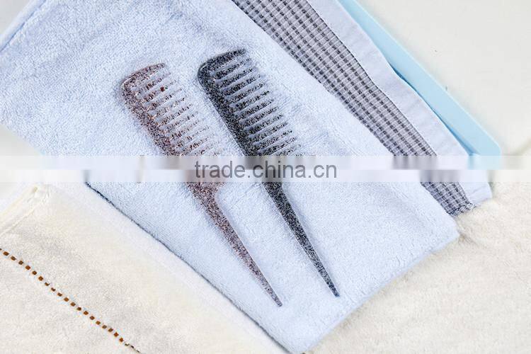 Plastic Morden Hair Comb With Crystals Point Handle