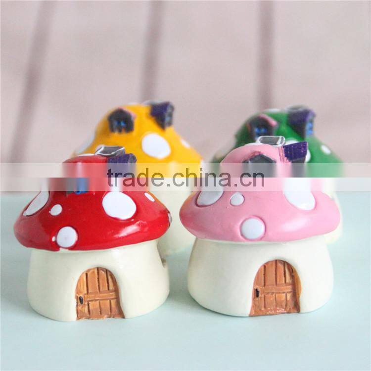 Mini CUTE fashional Resin decoration, ZAKKA mushroom small home furnishing articles Mini house resin home background props