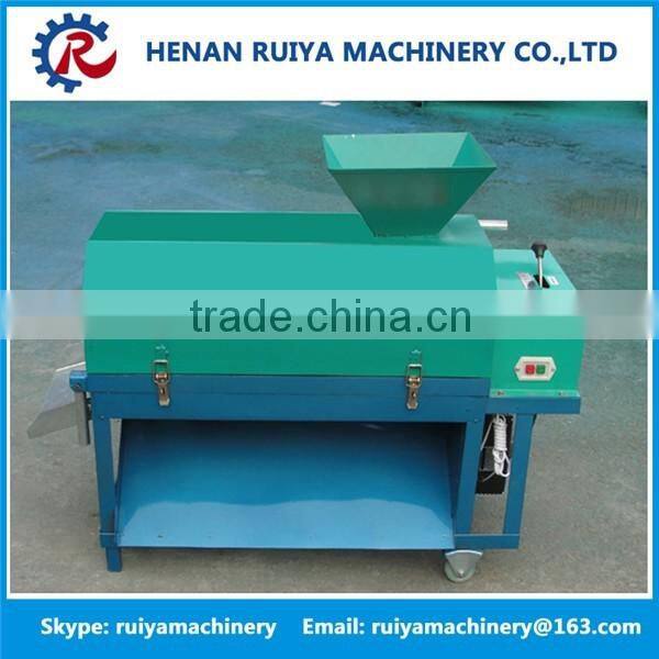 Green walnut peeling and washing machine