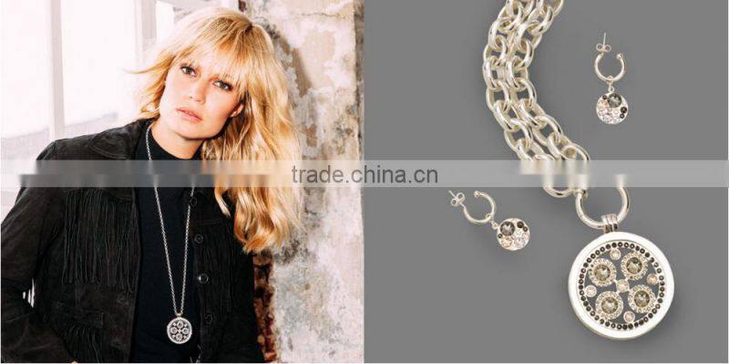 China Wholesale Fashion Coin Pendant Necklaces Jewellery