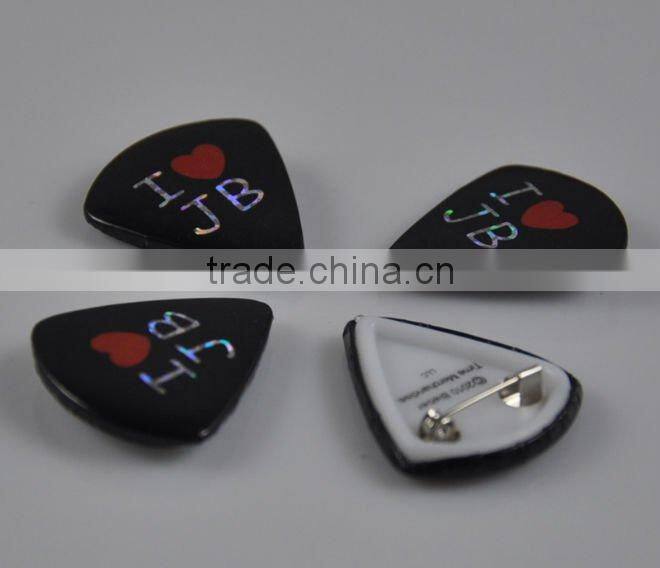 badge button with safety pin