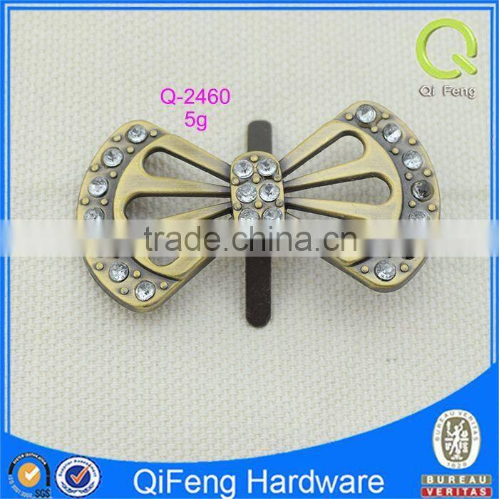 Q-2460 rectangle metal logo tag rhinestone fashion bownot shape design