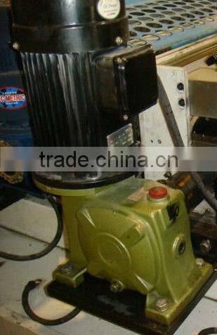Wide transmission rate iron worm reducer with gear motor