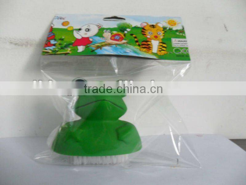 Cheap pet rubber frog shape clean brush