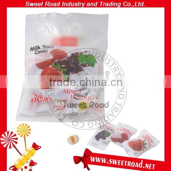 Sweet Tasted Strawberry Center Filled Milk Soft Candy in Bags
