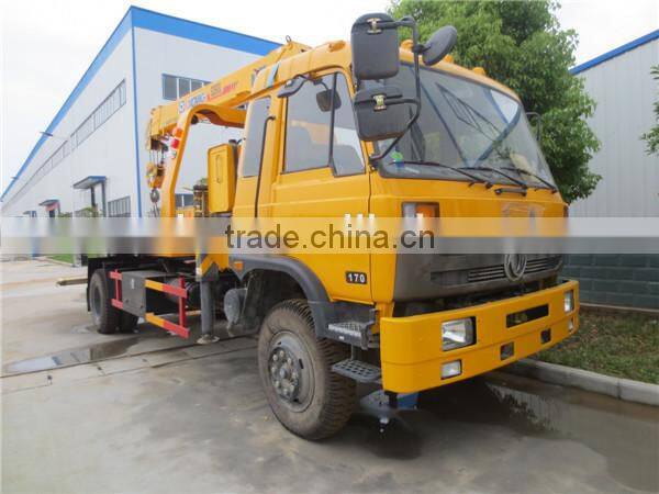 Dongfeng 4*2 Medium Duty Wreckers with 5 ton crane for sale