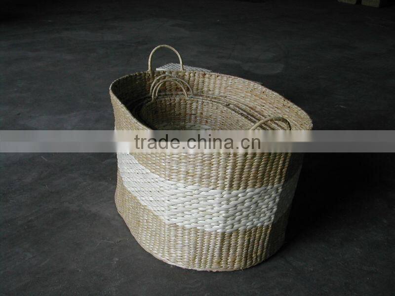 Round water hyacinth food basket with handle for Christmas
