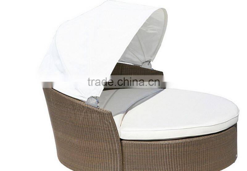2017 Trade Assurance comfortable round shape pe round rattan wicker chaise sun daybed with plastic canopy