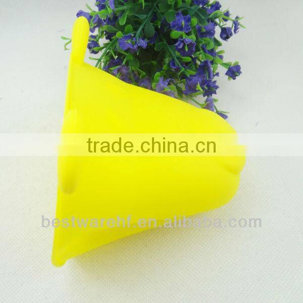 Pretty heat resistant horse shape protective silicone oven mitts